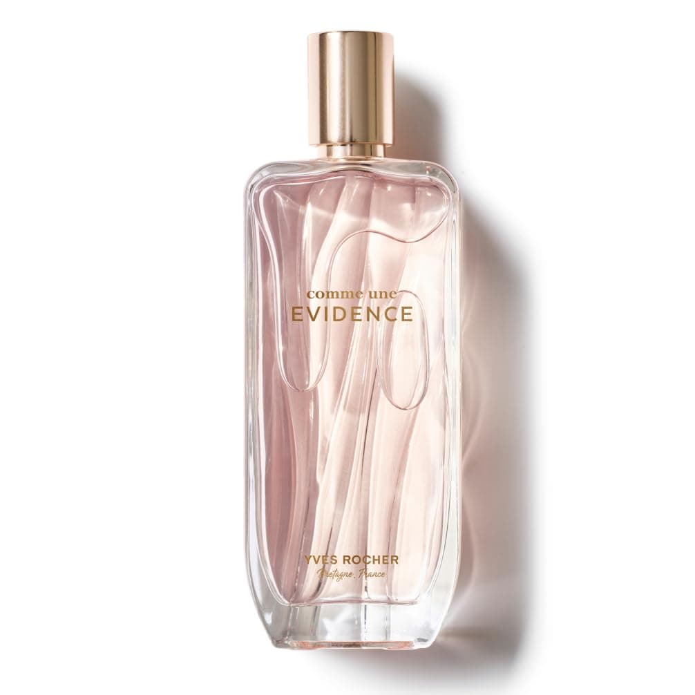 Geschwungener Glasflakon des Yves Rocher Comme une Évidence Eau de Parfum mit goldener Kappe und zartrosa Duftflüssigkeit