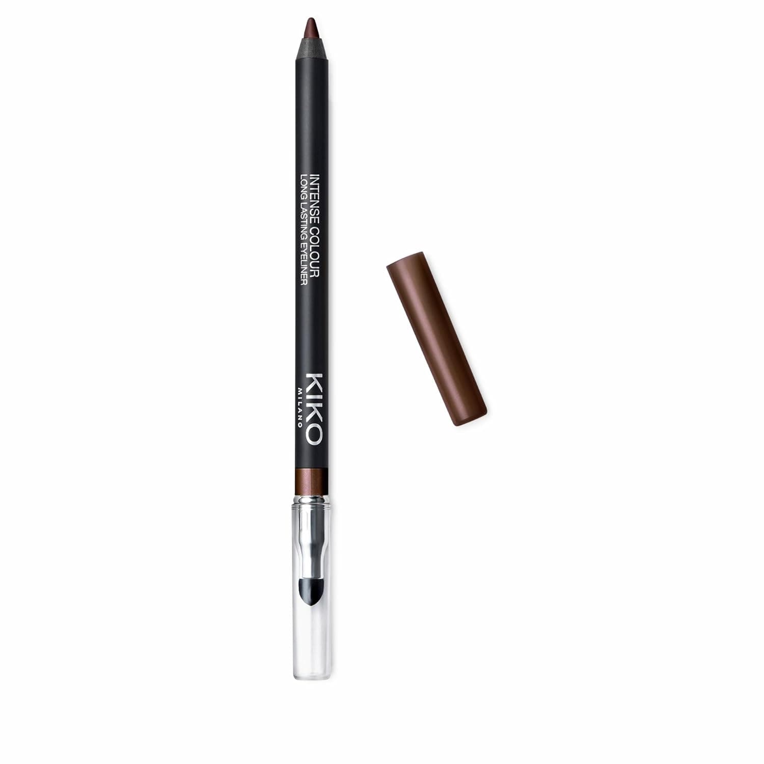 Schwarzer schlanker Stift mit brauner Spitze liegt schräg im Bild, daneben die braune Kappe, auf dem Stift stehen die Worte Intense Colour Long Lasting Eyeliner und KIKO Milano, am unteren Ende sitzt ein kleiner schwarzer Applikator in einer silbernen Fassung