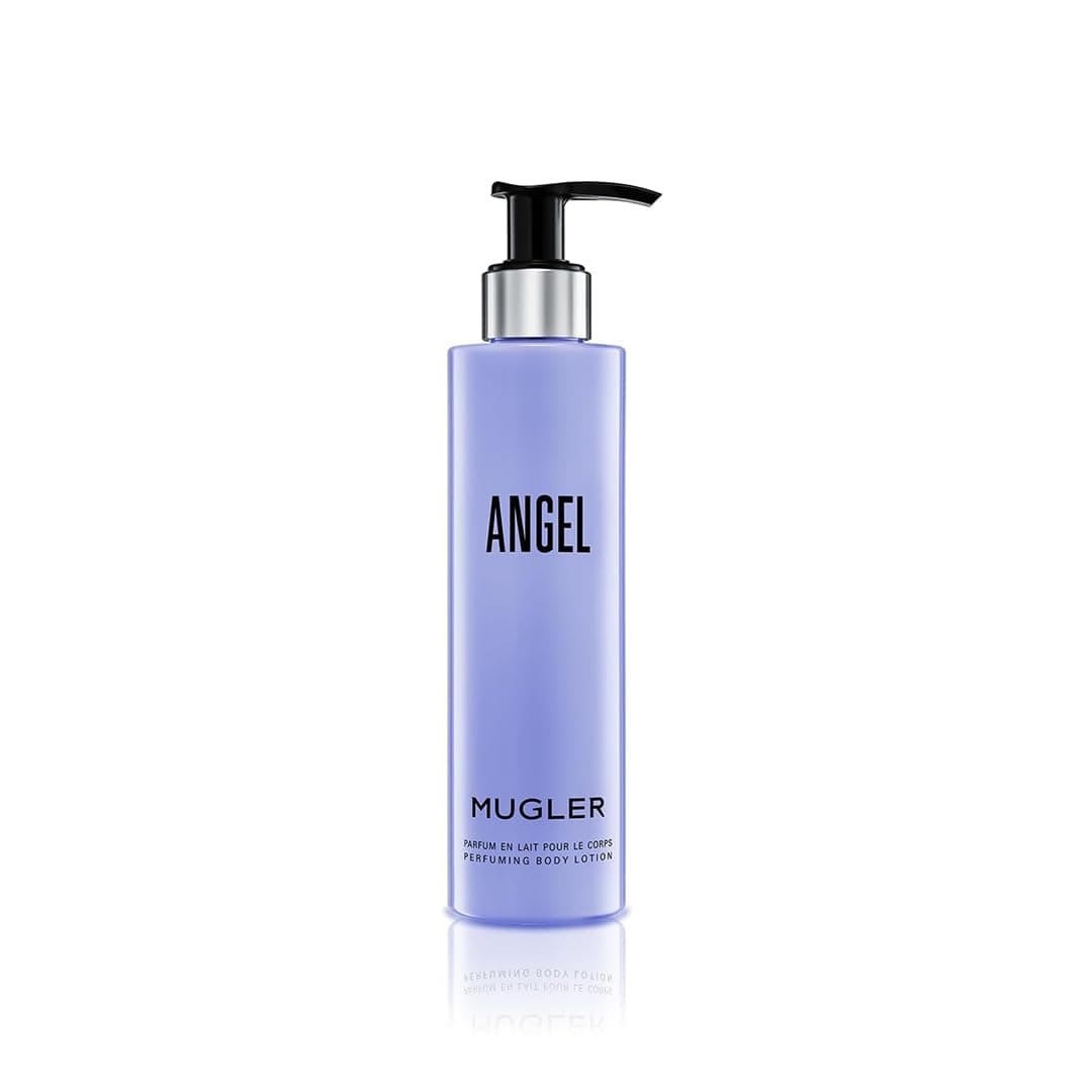 Hohe zylindrische Flasche der Mugler Angel Bodylotion in Flieder mit schwarzem Pumpspender, dem Schriftzug Angel oben und Mugler unten auf der Vorderseite