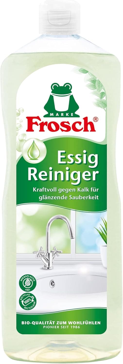 Weiß-grüne Kunststoffflasche mit dem Frosch-Logo im Eimer, Aufschrift Essig Reiniger, kraftvoll gegen Kalk für glänzende Sauberkeit, darunter Siegel für mikroplastikfrei und 100 Prozent Recyclat sowie die Zeilen Bio-Qualität zum Wohlfühlen und Pionier seit 1986