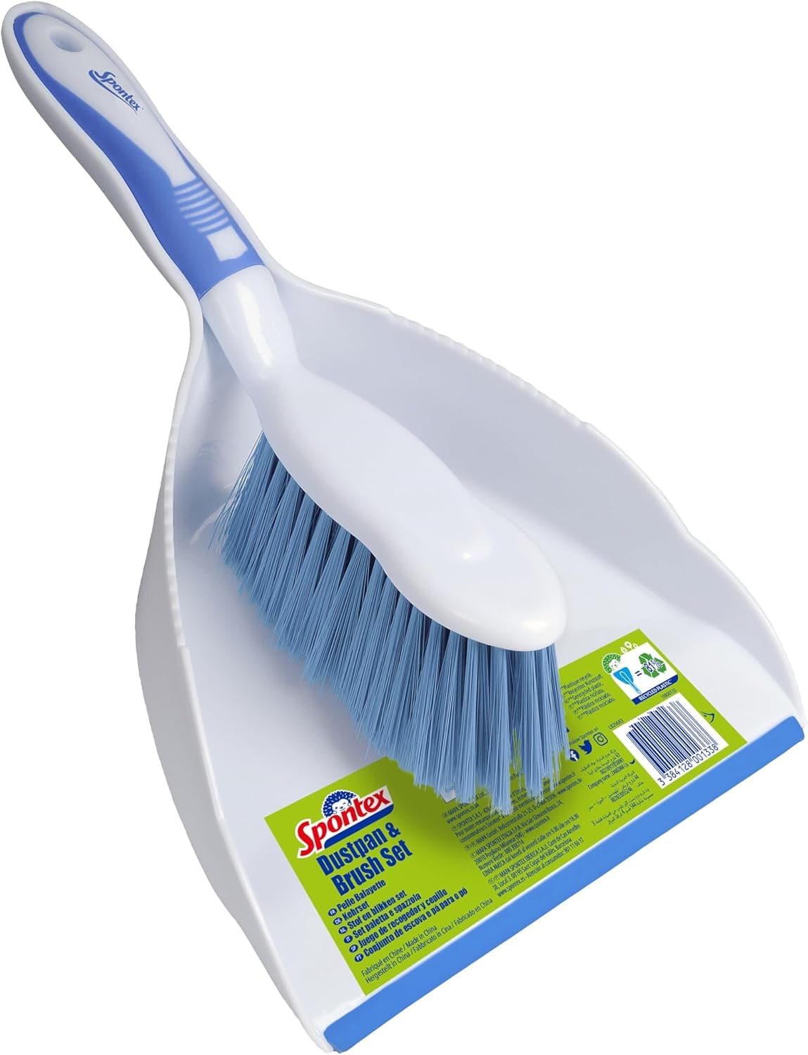 Weiß-blaue Kehrschaufel mit passendem Handfeger von Spontex, hellblaue Borsten, blaue Gummilippe an der Schaufelkante, auf der Banderole der Spontex-Schriftzug, Dustpan and Brush Set und ein Hinweis auf recycelten Kunststoff
